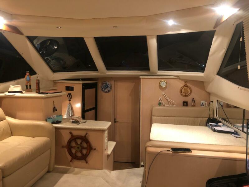 1999 Carver 356 Aft Cabin