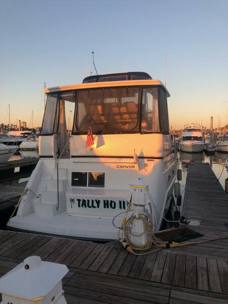 1999 Carver 356 Aft Cabin