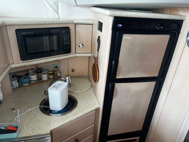 1999 Carver 356 Aft Cabin