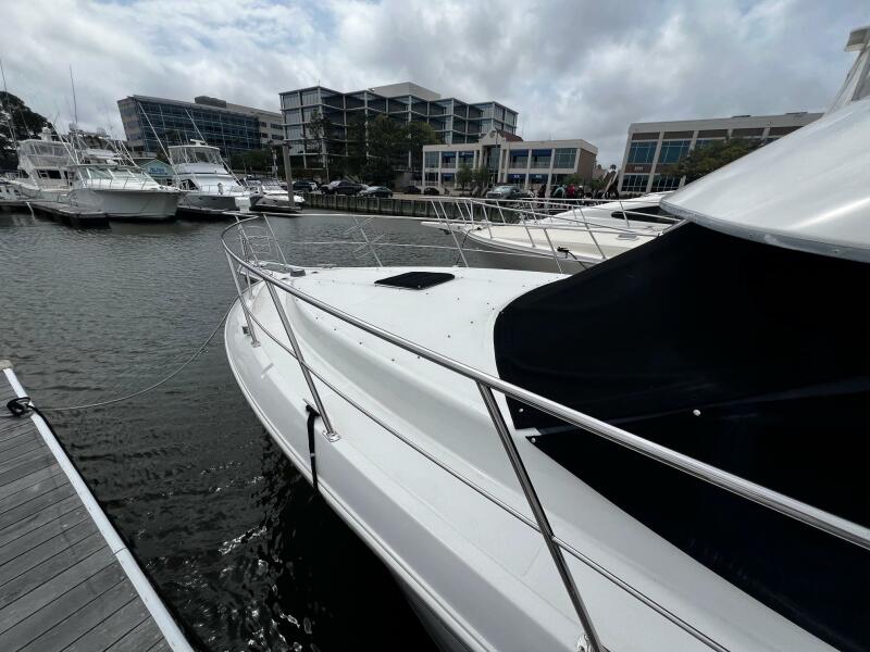 1999 Carver 356 Aft Cabin