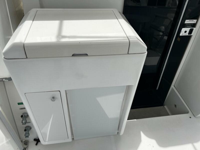 1999 Carver 356 Aft Cabin