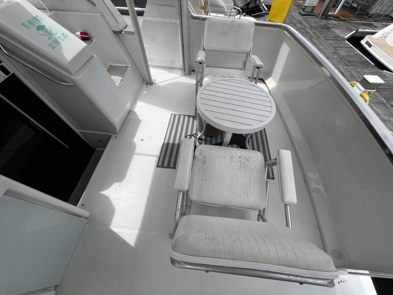 1999 Carver 356 Aft Cabin