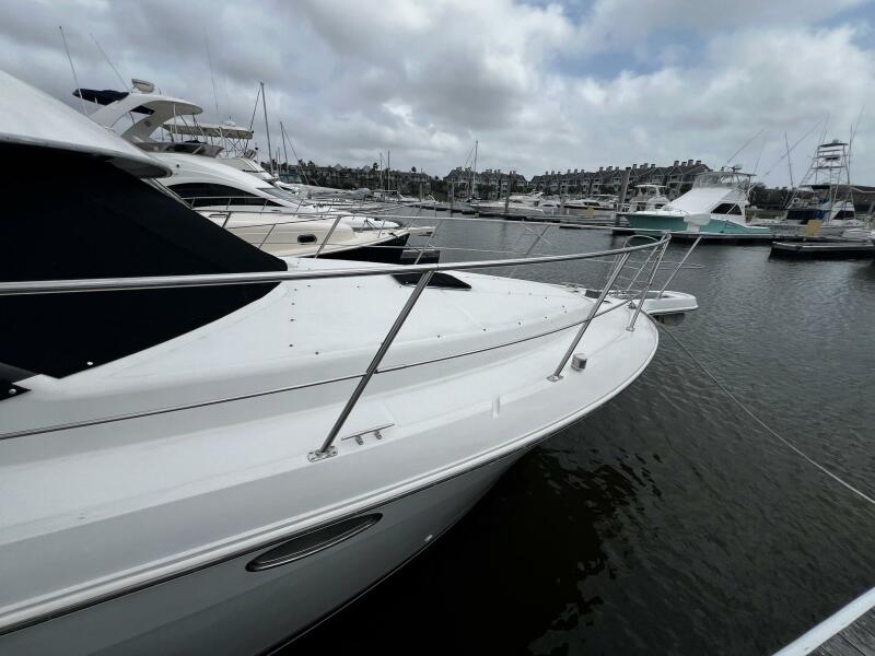 1999 Carver 356 Aft Cabin
