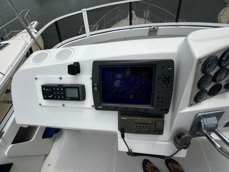 1999 Carver 356 Aft Cabin