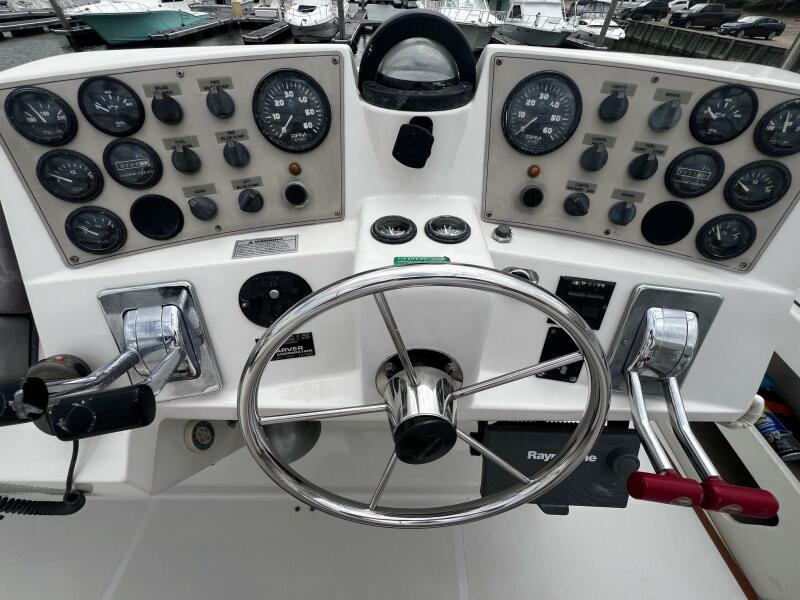 1999 Carver 356 Aft Cabin