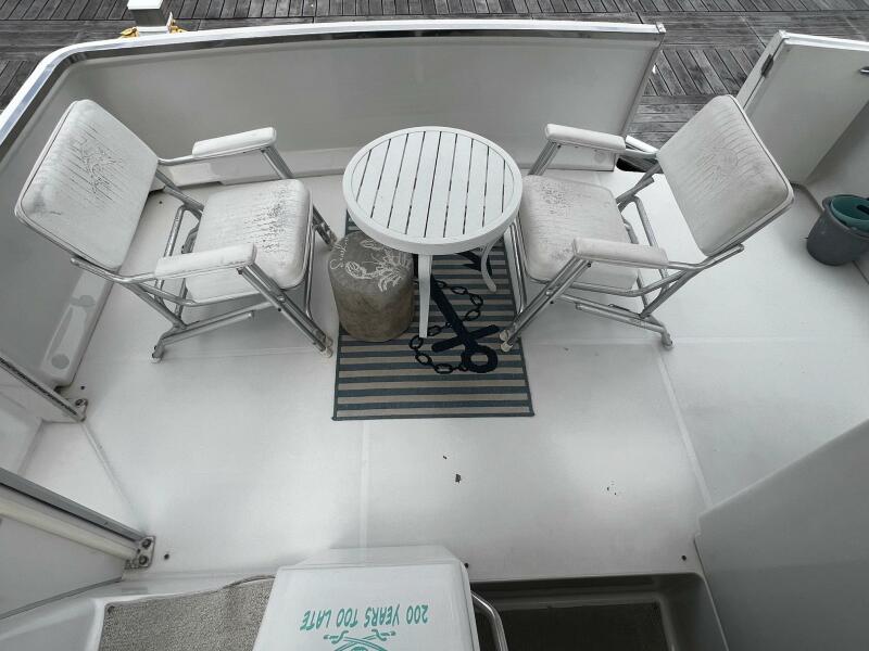 1999 Carver 356 Aft Cabin
