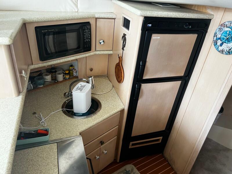1999 Carver 356 Aft Cabin