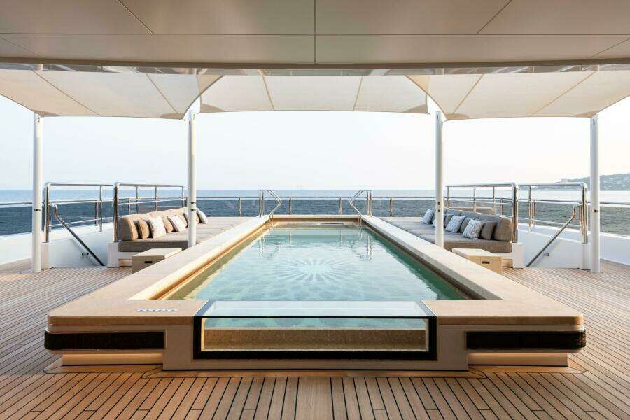 OWNER'S DECK - POOL
