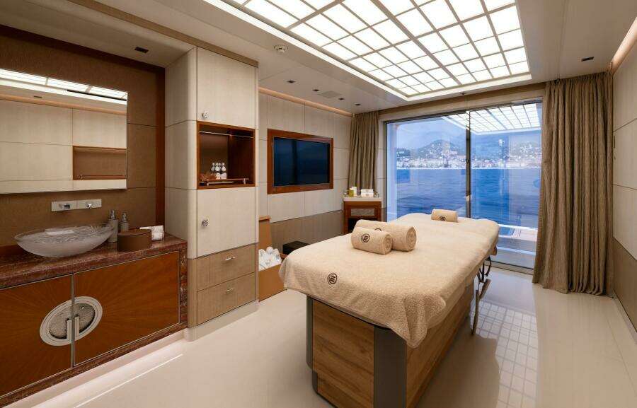 LOWER DECK – MASSAGE ROOM