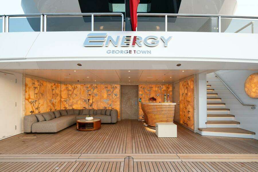 LOWER DECK - BEACH CLUB
