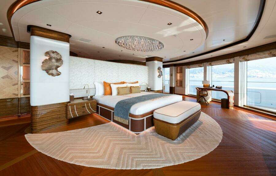 OWNER'S DECK - MASTER STATEROOM