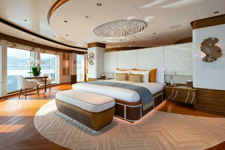 OWNER'S DECK - MASTER STATEROOM