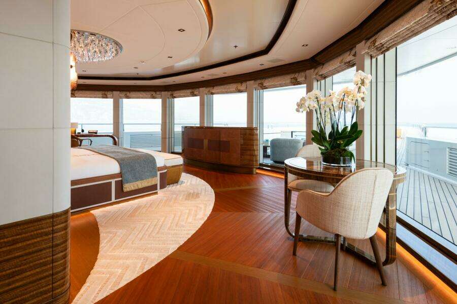 OWNER'S DECK - MASTER STATEROOM