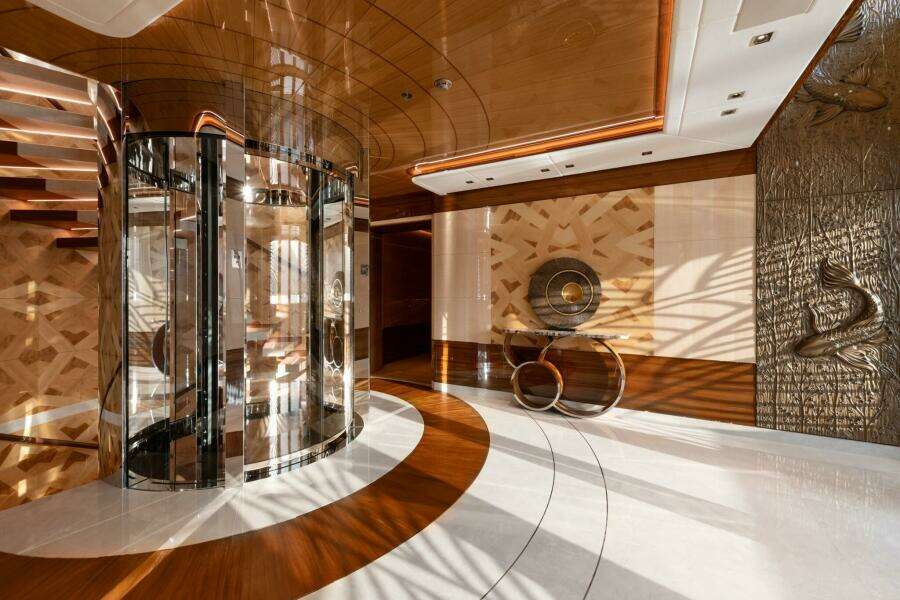 MAIN DECK - FOYER - ATRIUM 