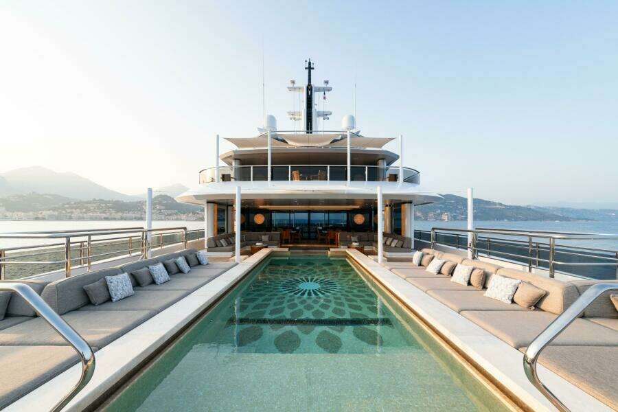 OWNER'S DECK - POOL