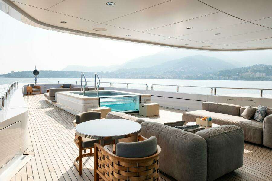OWNER’S DECK - EXTERIOR OWNER’S PRIVATE DECK