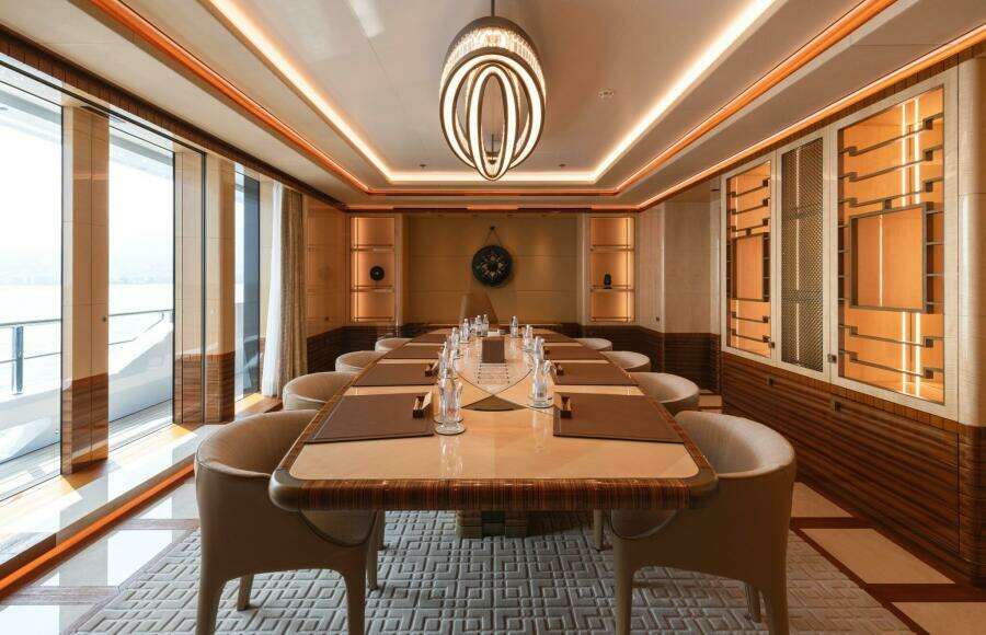 MAIN DECK - BOARDROOM | OWNER'S OFFICE 