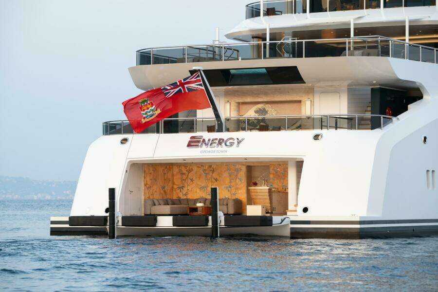 LOWER DECK - BEACH CLUB 