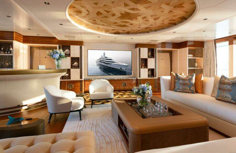 OWNER'S DECK - LOUNGE 
