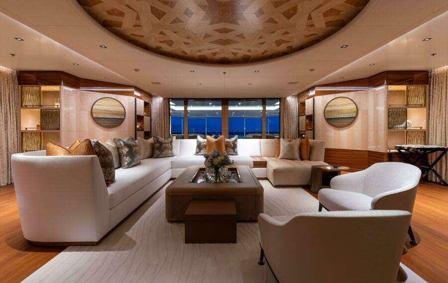OWNER'S DECK - LOUNGE 