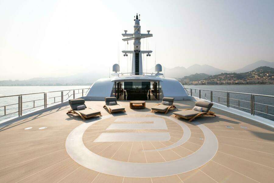 TOP DECK - HELIPAD 