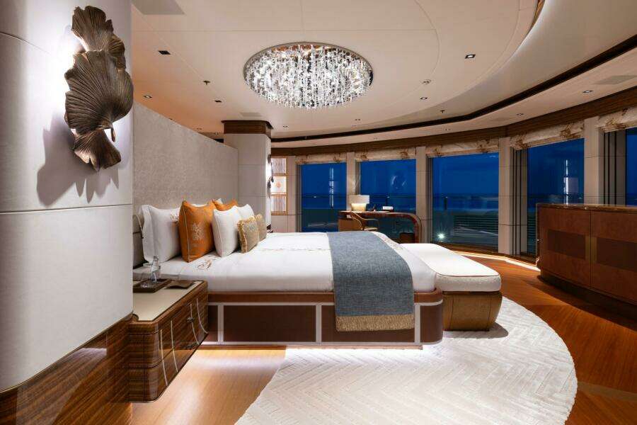 OWNER'S DECK - MASTER STATEROOM