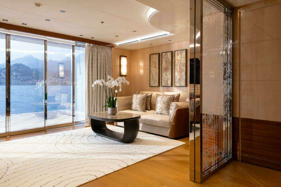 LOWER DECK - LOBBY