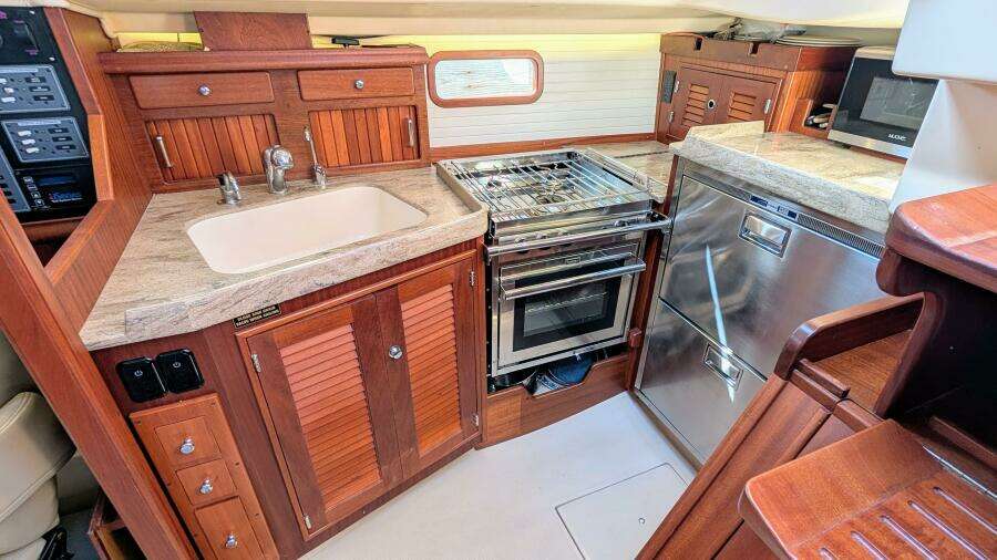 OFFLINE 38ft Island Packet Yacht For Sale