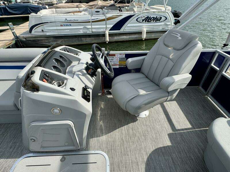 23ft Bennington Yacht For Sale