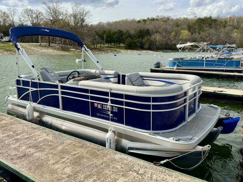 23ft Bennington Yacht For Sale