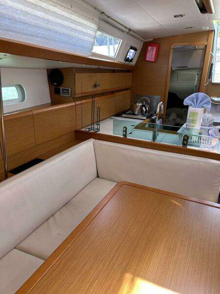 Layover 38ft Jeanneau Yacht For Sale