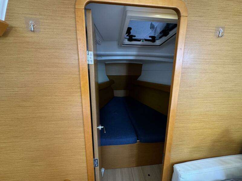 Layover 38ft Jeanneau Yacht For Sale