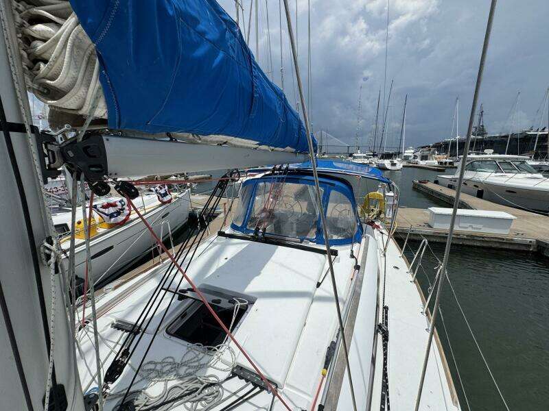 Layover 38ft Jeanneau Yacht For Sale