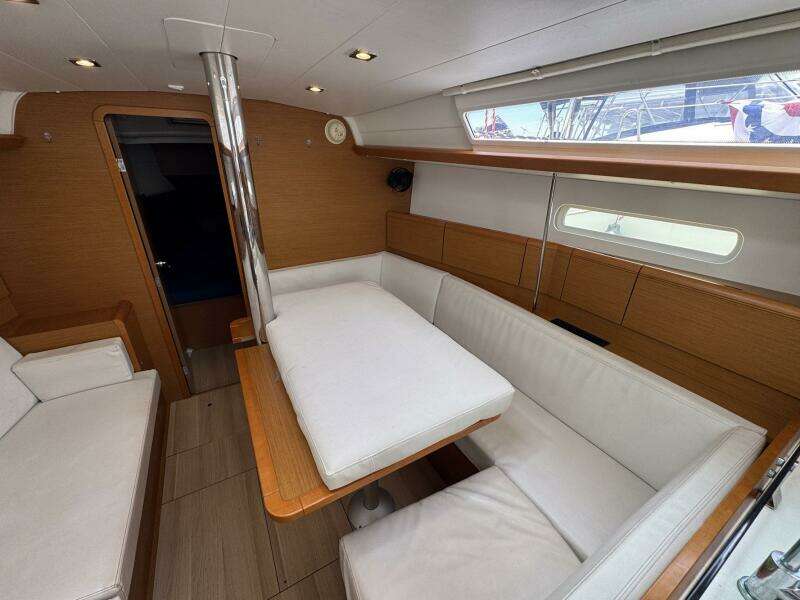 Layover 38ft Jeanneau Yacht For Sale