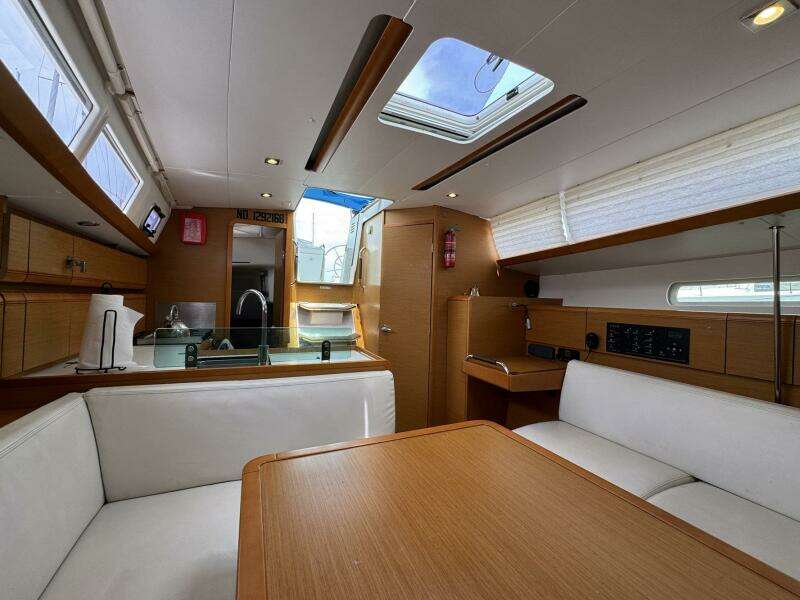 Layover 38ft Jeanneau Yacht For Sale