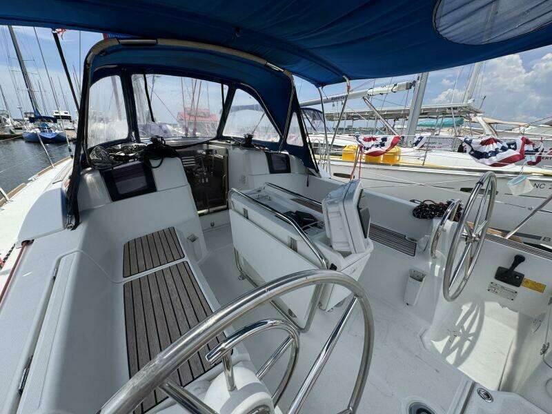 Layover 38ft Jeanneau Yacht For Sale