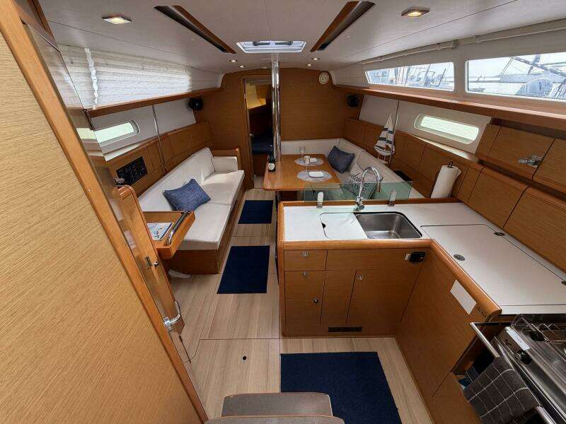 Layover 38ft Jeanneau Yacht For Sale