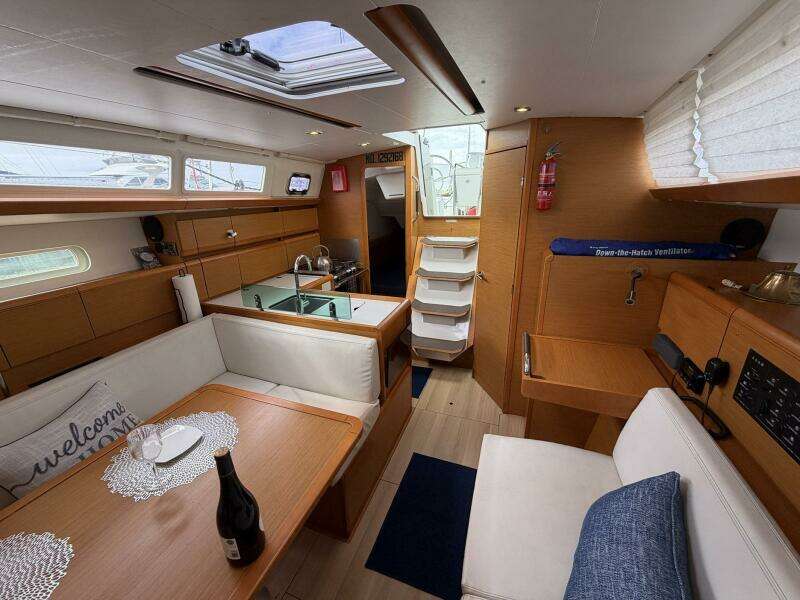 Layover 38ft Jeanneau Yacht For Sale