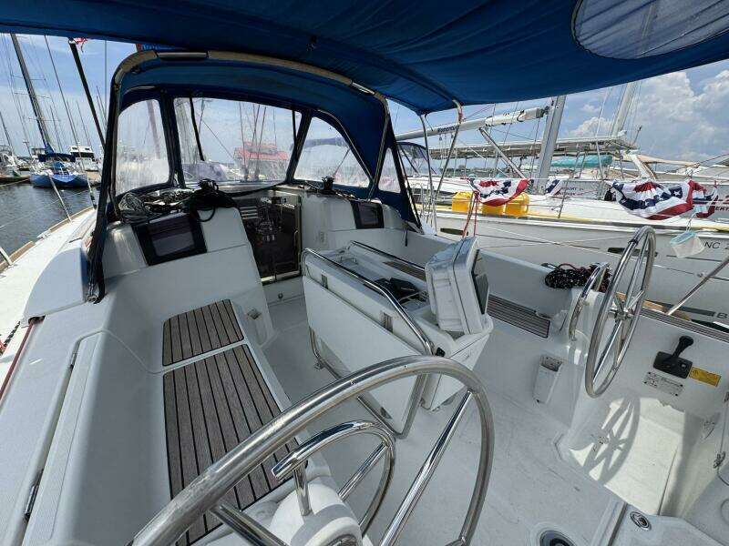 Layover 38ft Jeanneau Yacht For Sale