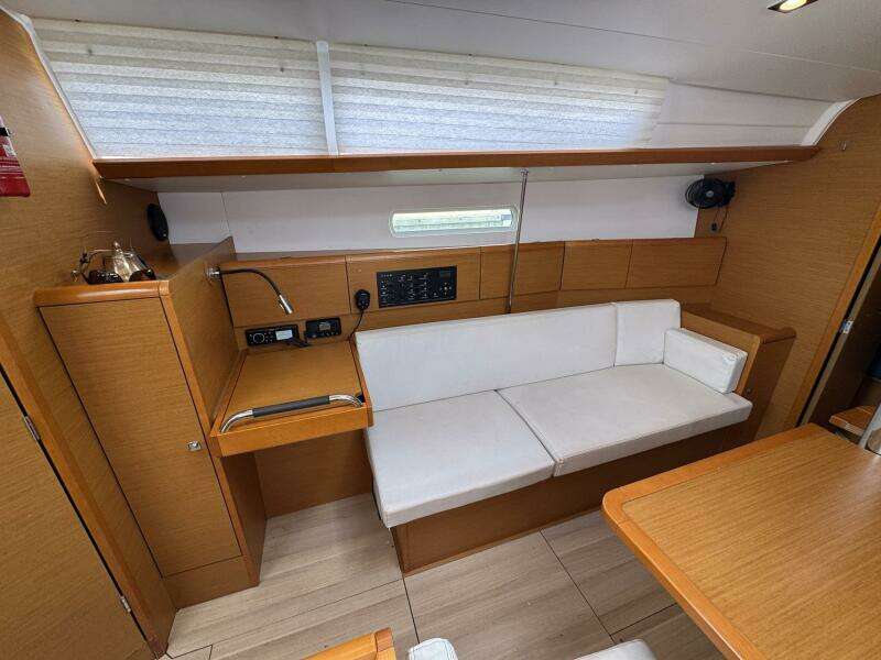 Layover 38ft Jeanneau Yacht For Sale