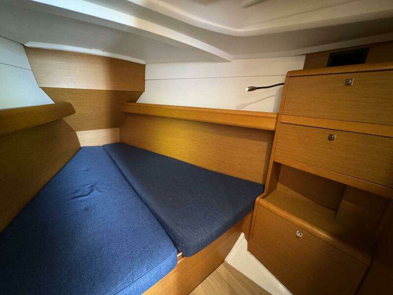Layover 38ft Jeanneau Yacht For Sale