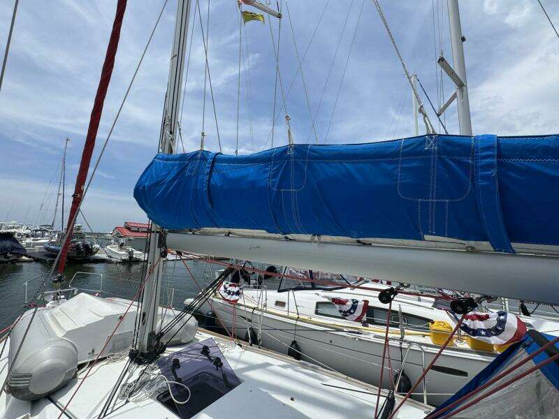 Layover 38ft Jeanneau Yacht For Sale