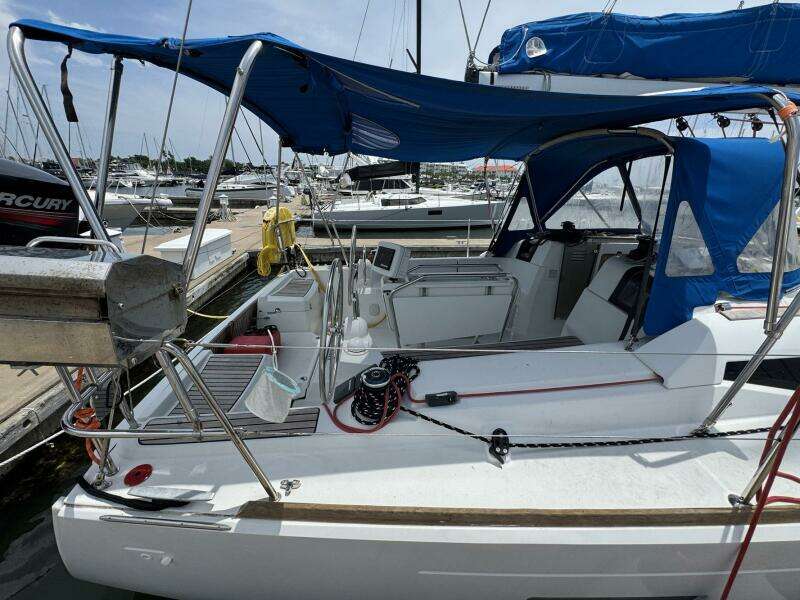 Layover 38ft Jeanneau Yacht For Sale