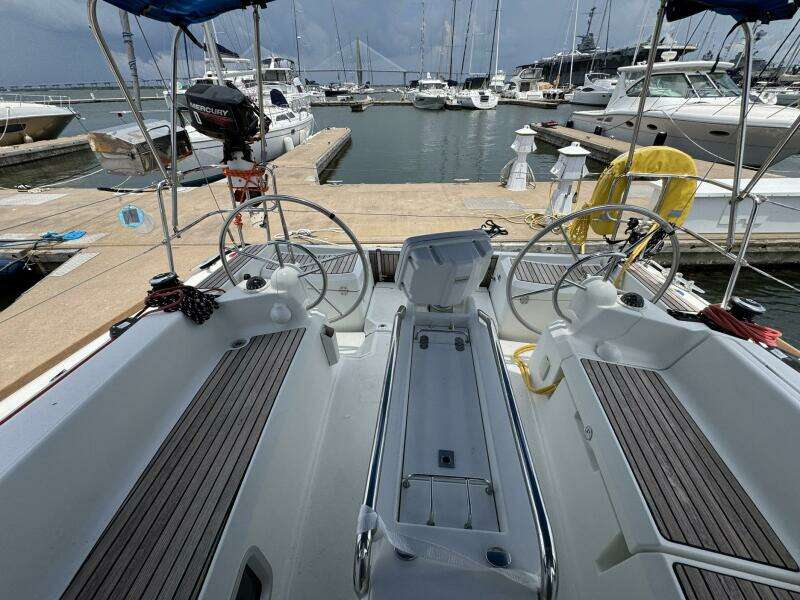Layover 38ft Jeanneau Yacht For Sale
