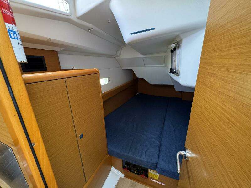 Layover 38ft Jeanneau Yacht For Sale