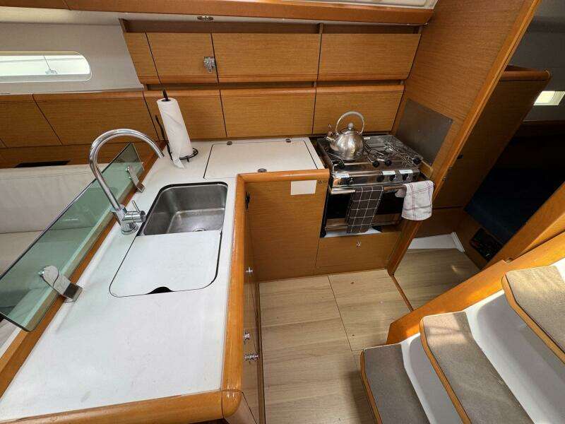 Layover 38ft Jeanneau Yacht For Sale