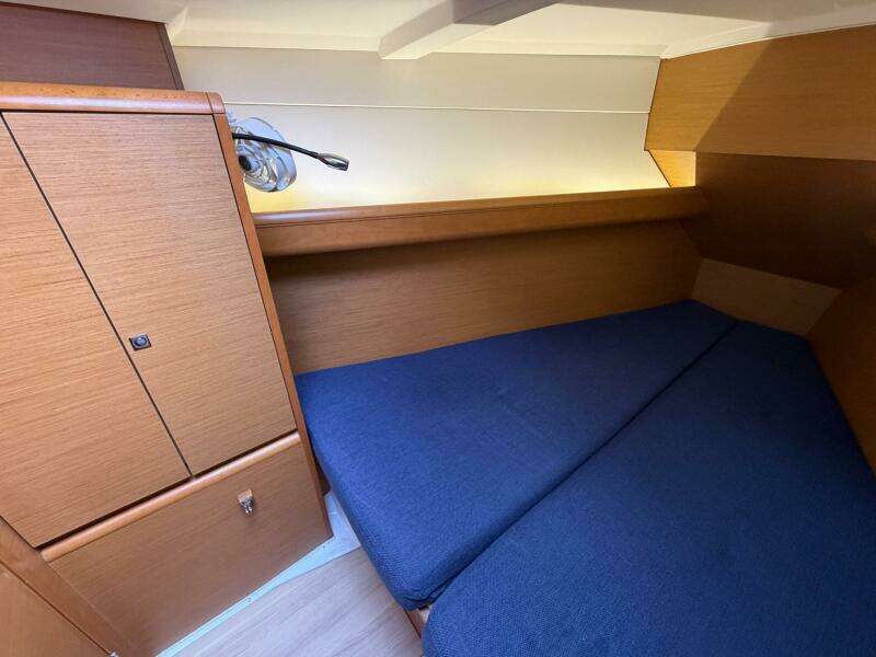 Layover 38ft Jeanneau Yacht For Sale