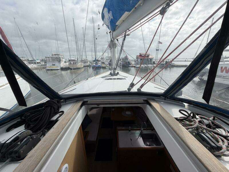 Layover 38ft Jeanneau Yacht For Sale