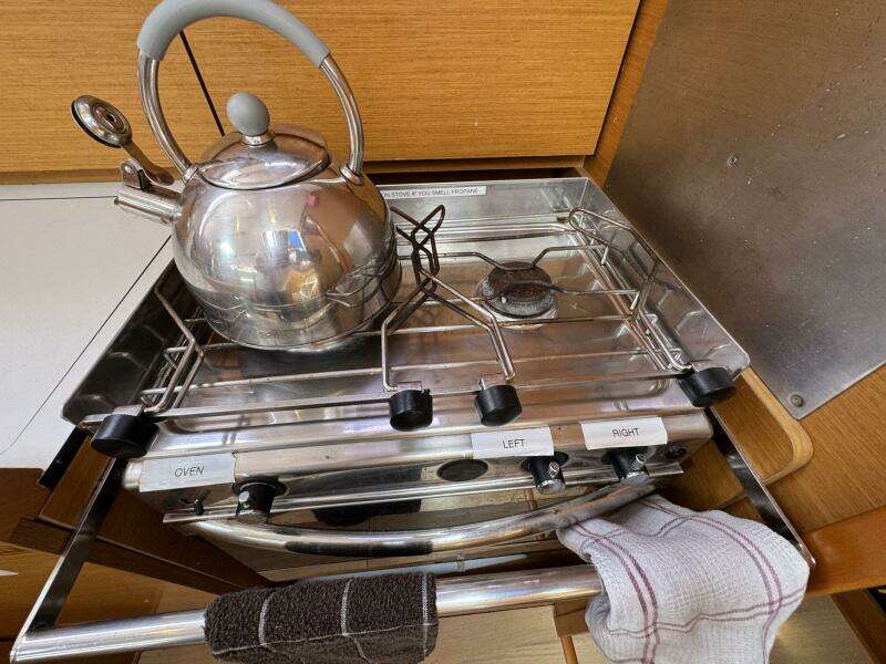 Layover 38ft Jeanneau Yacht For Sale