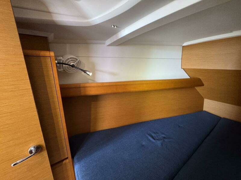 Layover 38ft Jeanneau Yacht For Sale